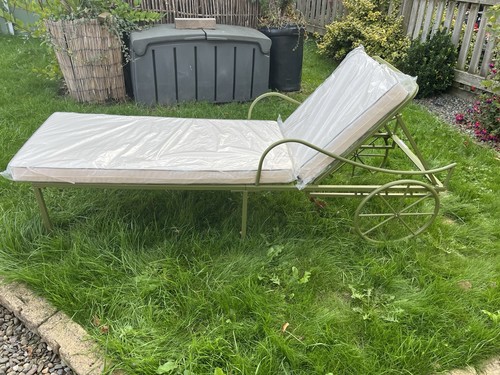 Metal framed sun - lounger, w/